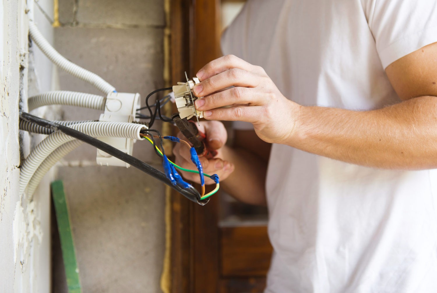 Why hire professionals for electric service in your house
